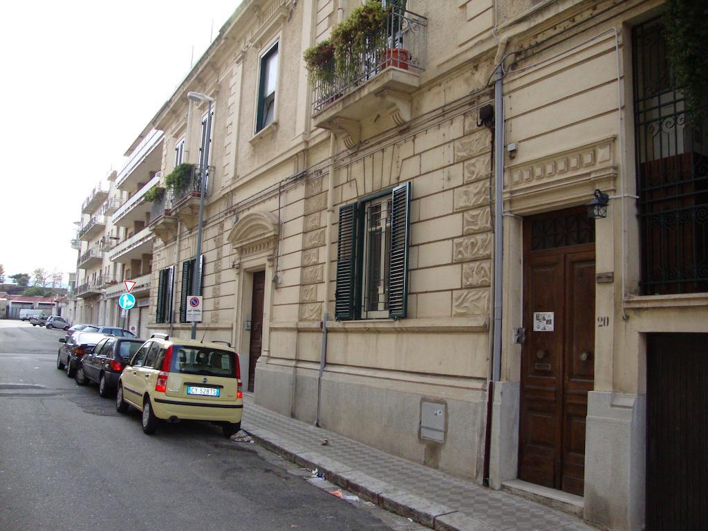 La Maison Des Livres Reggio di Calabria Ngoại thất bức ảnh