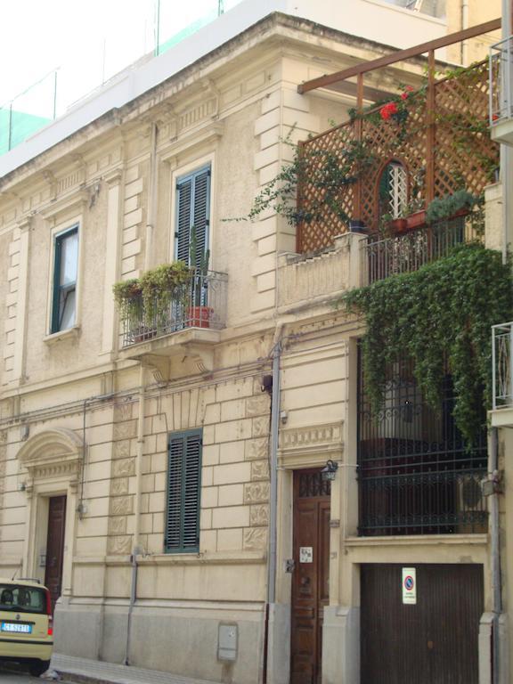 La Maison Des Livres Reggio di Calabria Ngoại thất bức ảnh